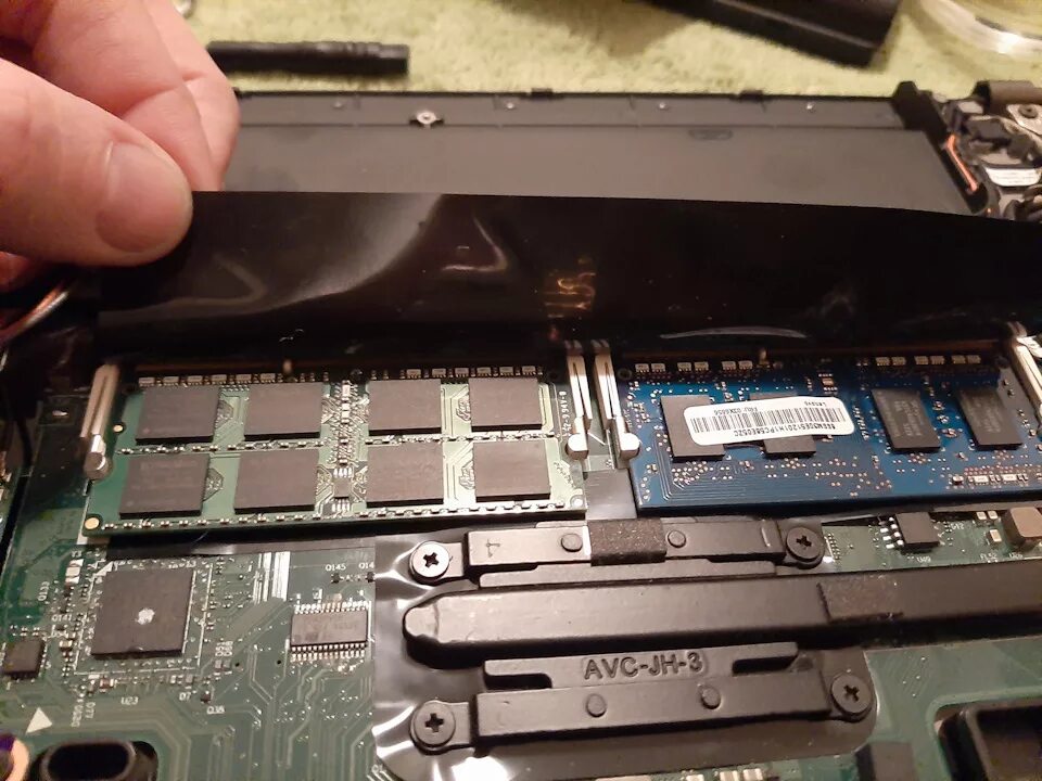 Расширение памяти ноутбука. Lenovo t440 SSD m2. Lenovo t450s оперативка. Lenovo t440 Оперативная память. SSD M.2 для ноутбука Lenovo.