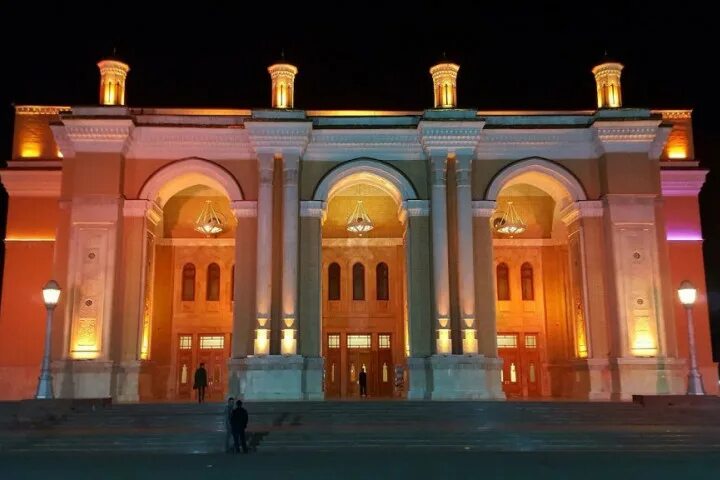 Театр имени навои. Театр имени алишера навои. театр алишера навои в ташкенте. театр оперы и балета ташкент. театральная площадь габт им. алишера навои;.