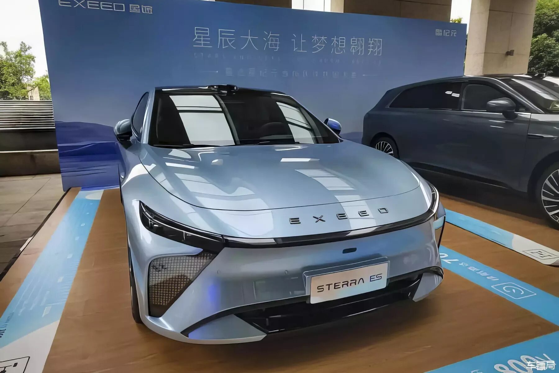 Чери седан 2023. Китаец автомобиль 2023 года чери Exeed. Exeed RX 2023.
