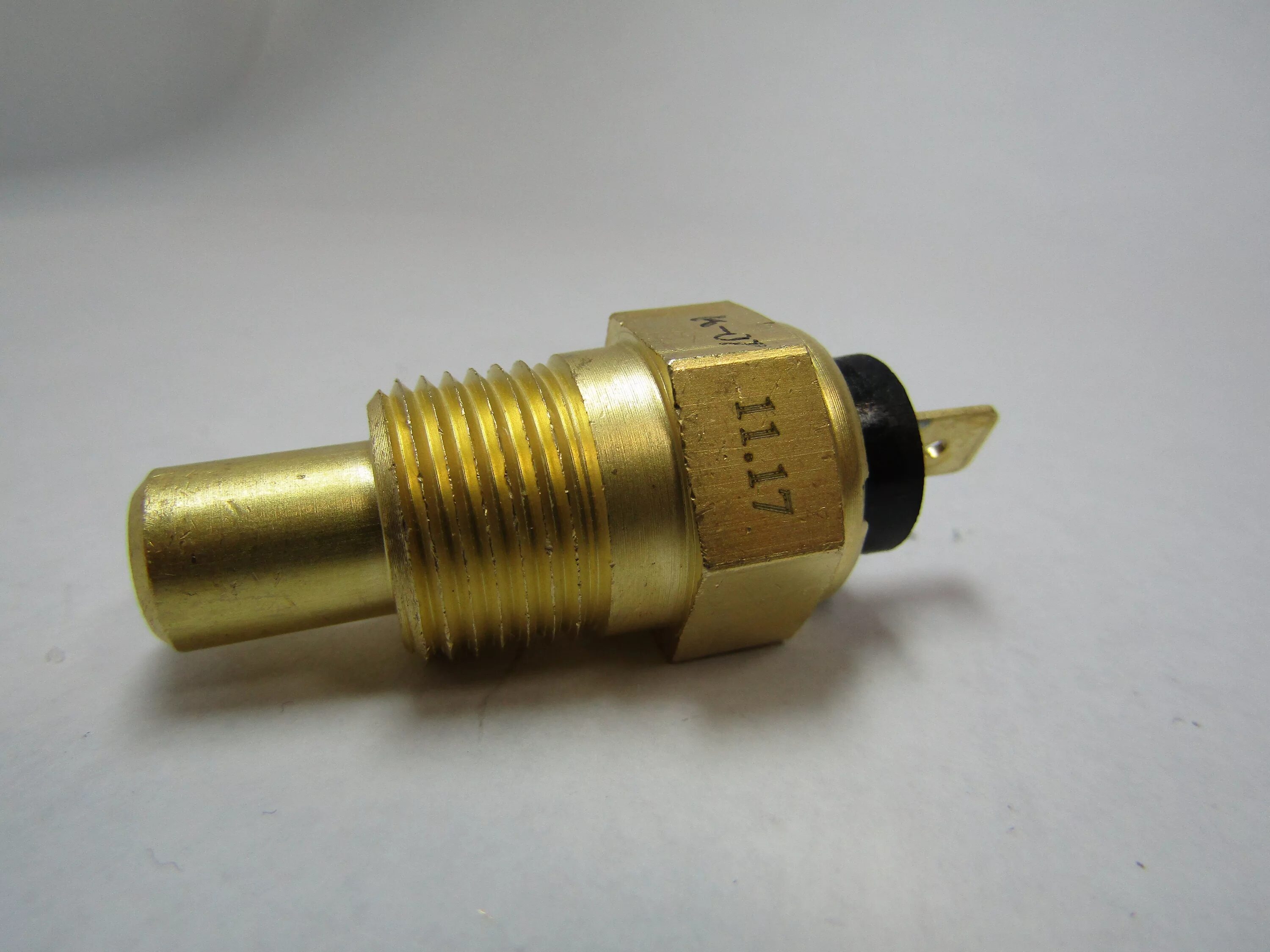 490 датчик дутж-02м. Датчик давления масла мтз дд20 е. Датчик мтз. 1. Датчик температуры воды мтз-892.