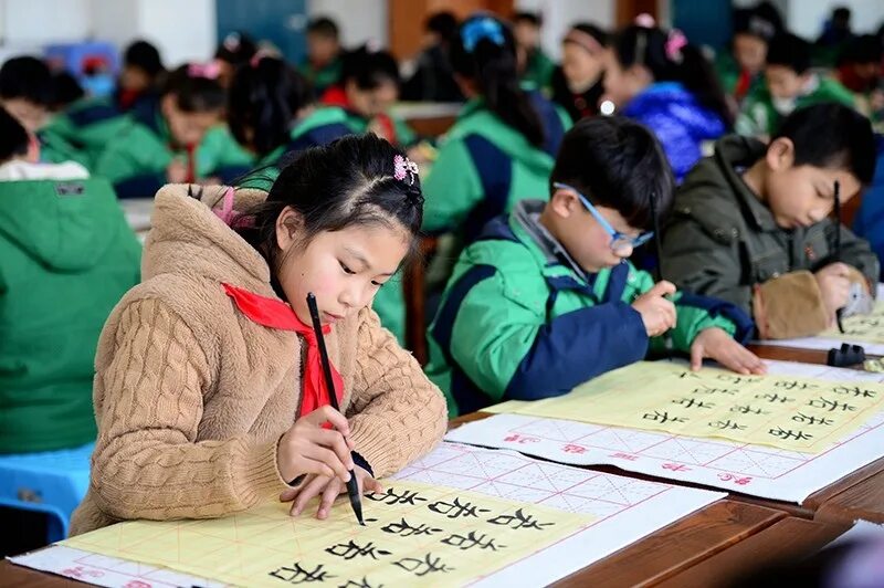 Китайские школьники. Начальная школа в Китае. Начальное образование в Китае. Среднее образование в Китае.