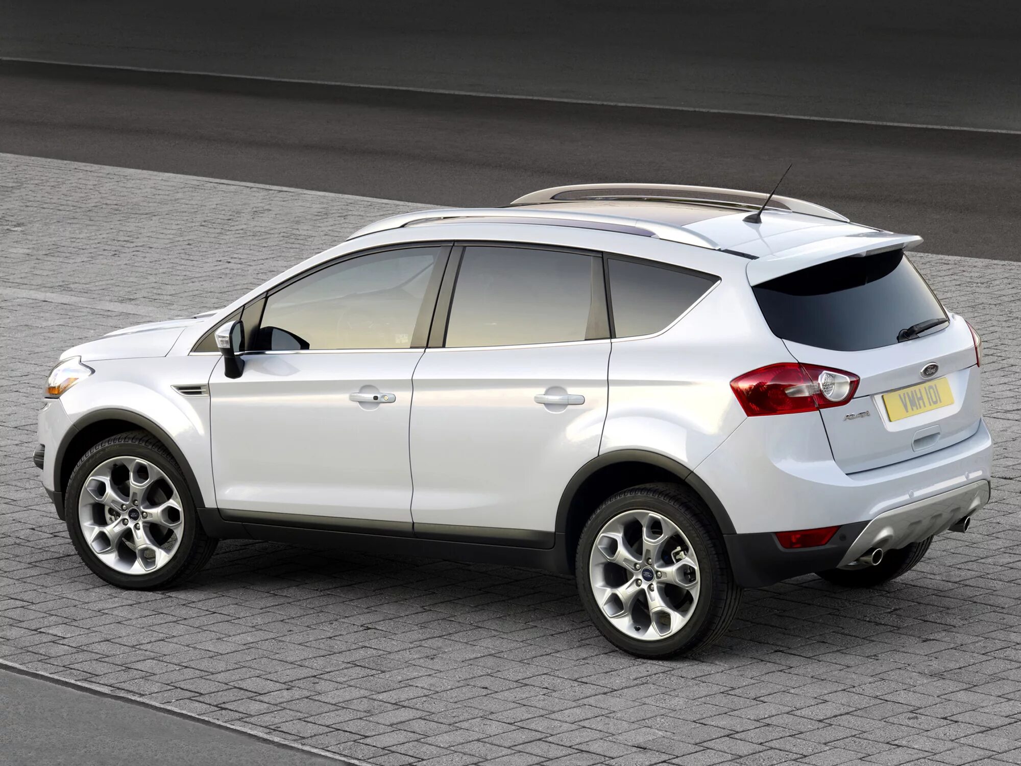 Форд куга 1 бензин. Ford Kuga 1. Ford Kuga 2011. Ford Kuga Titanium s. Ford Kuga 2008.