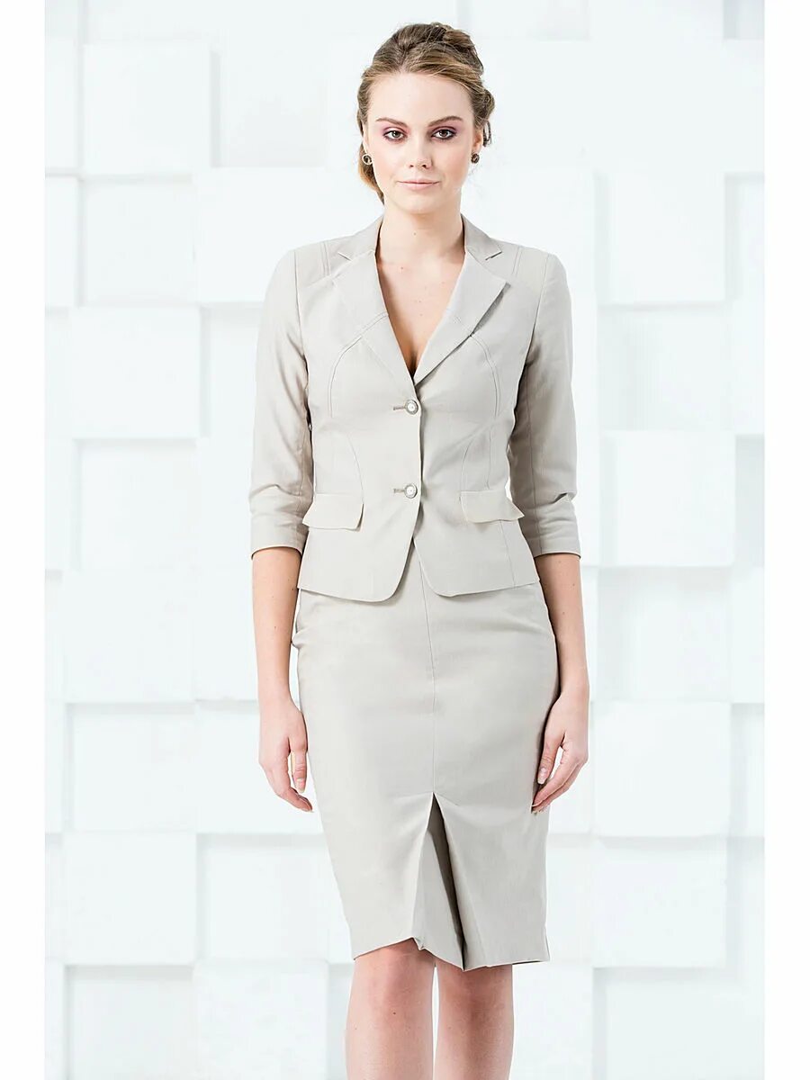 Костюм для женщин интернет. Костюм женский. Костюм женский. Спортивный костюм женский модный. Деловой стиль одежды.