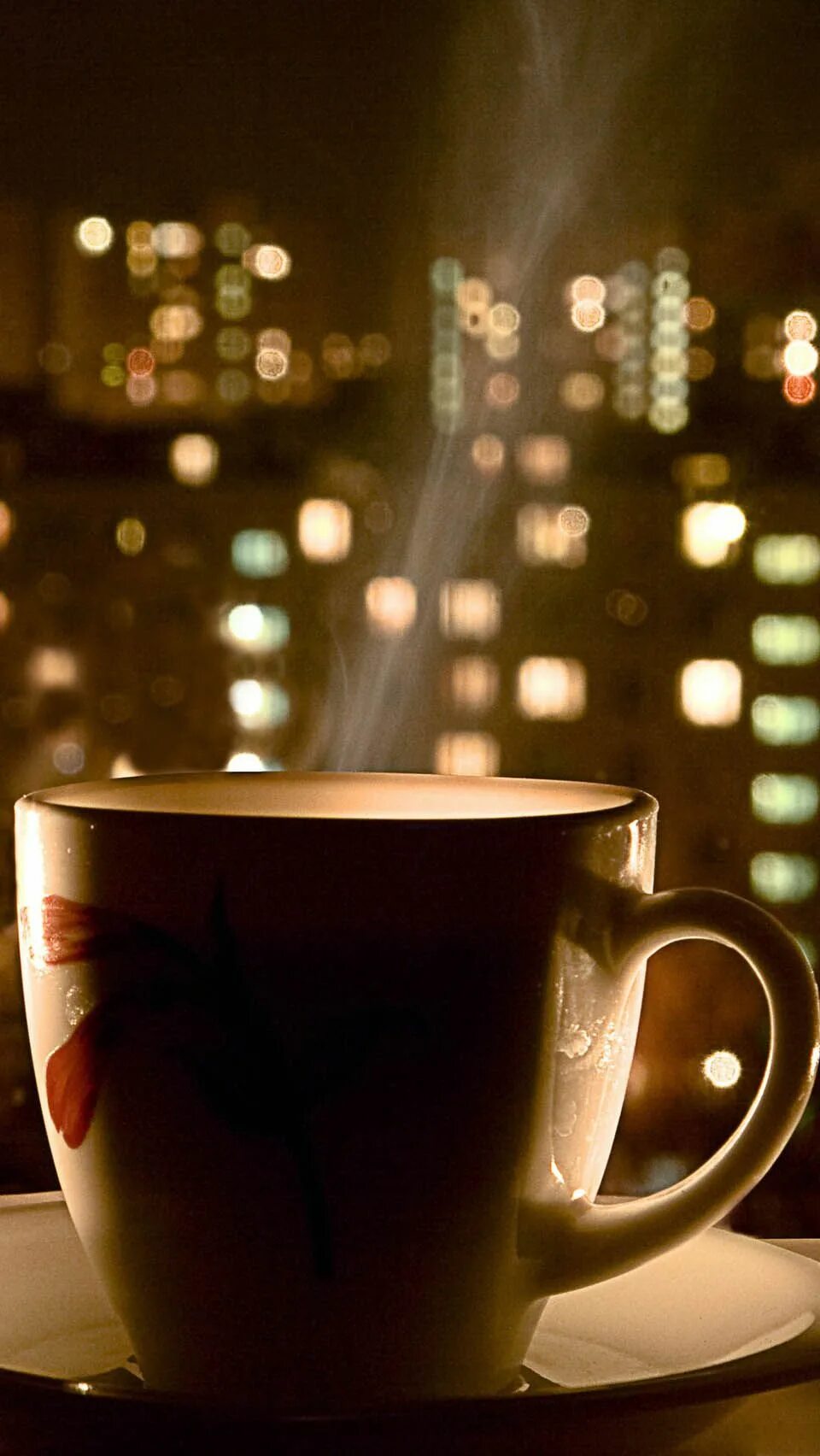 Night cup. Кружка чая ночью. Чашка кофе вечером. Кофе ночью. Вечер кофе.