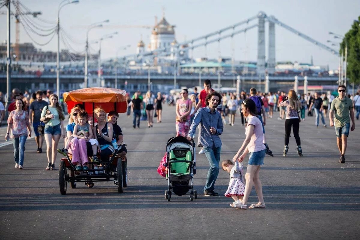 Парк горького прогулка. Парк Горького Москва. Парк Горького набережная. Парк Горького Москва летом.