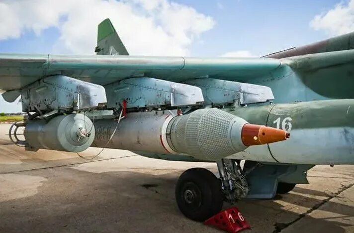 Р 37. Р-37 ракета «воздух-воздух». Р-37м ракета. Су-25 х-29. Су-25 с ракетами воздух-воздух.