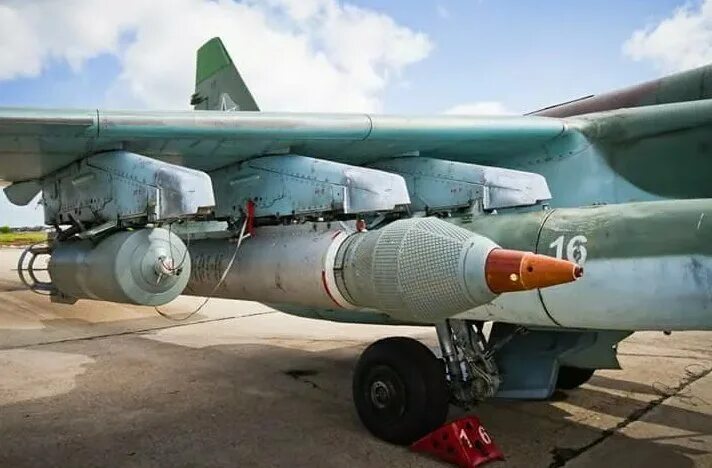 Р37м ракета. Р-37 ракета «воздух-воздух». Су-24 с Фаб-500. Су-25 с ракетами воздух-воздух. С-25 нар.