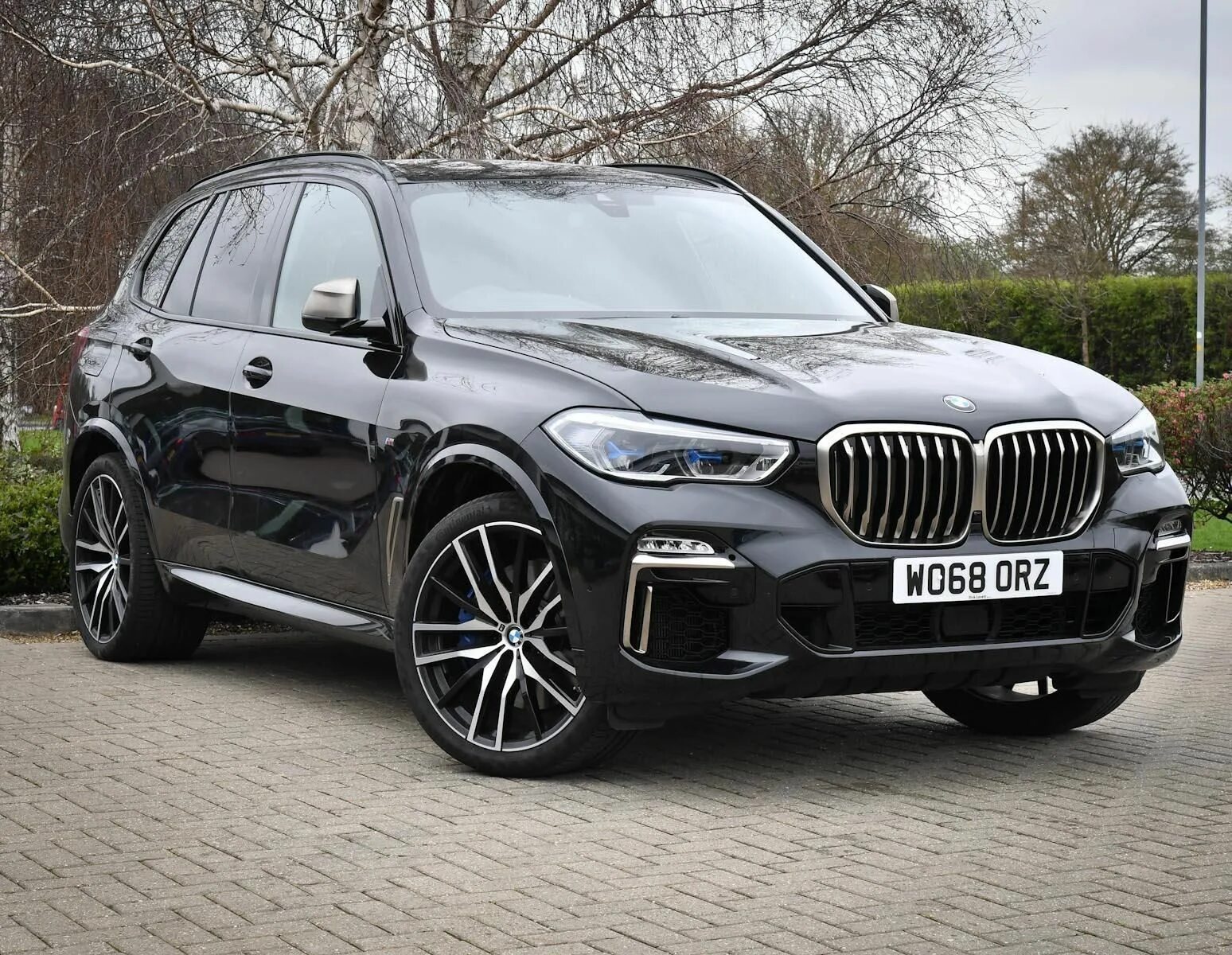 Х 5 x 3 24. BMW x5 m50d. BMW x5 g05 черный. BMW x5 m50d 2019 черный. BMW x5 g05 Black Carbon.