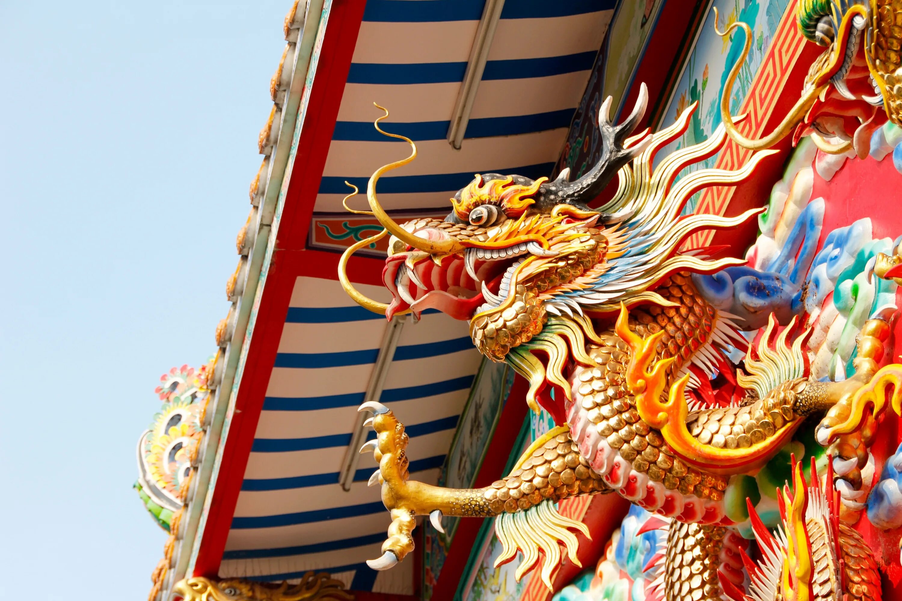 Китайские развлечения. Храм дракона Тайланд. Буддийский дракон на крышу. Китайский новый год на ВДНХ. Драконы в буддийских храмах.