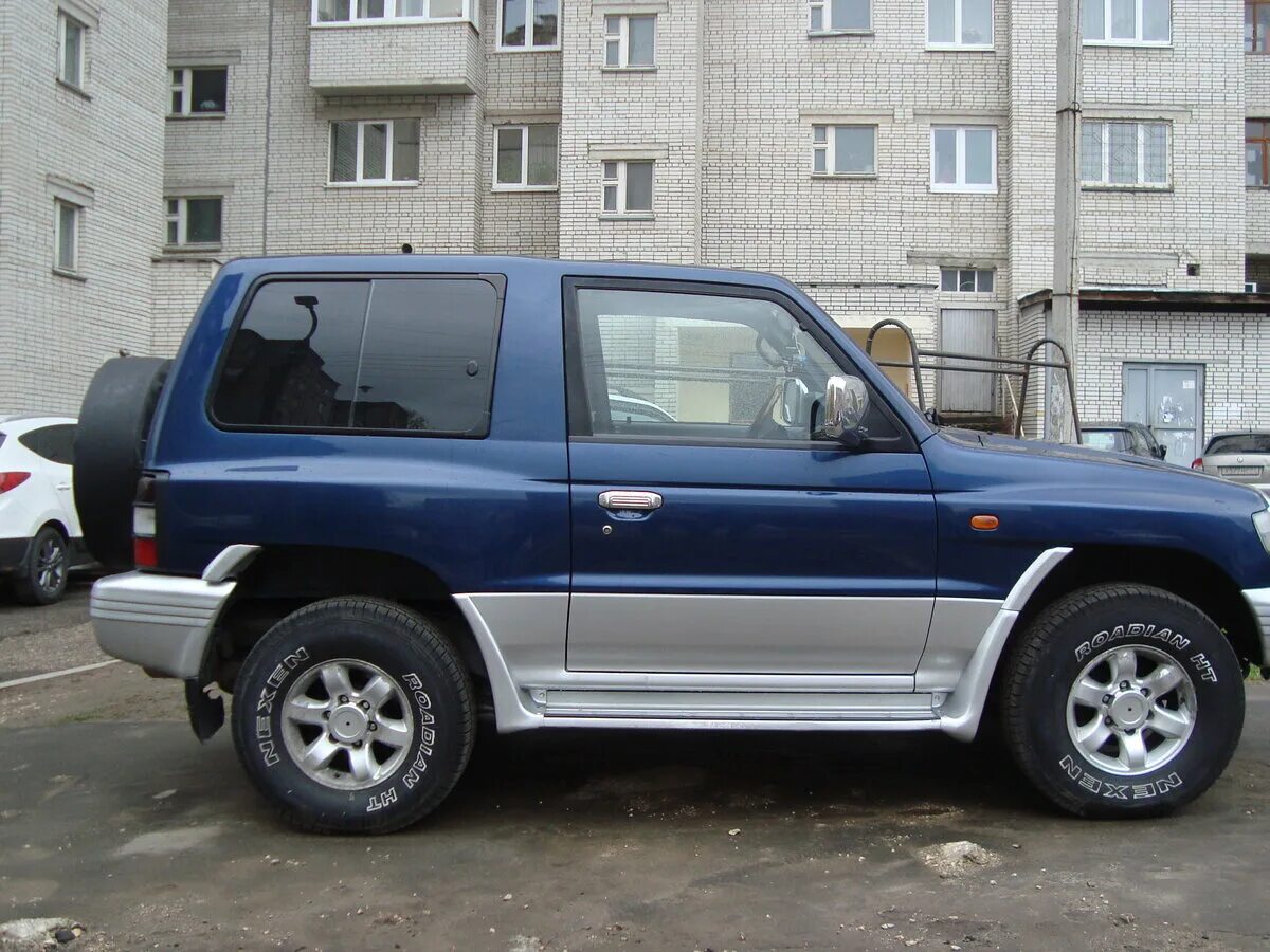 Mitsubishi pajero трехдверный. Mitsubishi Pajero 1998 3.5. Паджеро 3 коротыш. Паджеро 2 дверный. Паджеро 2 рестайл.