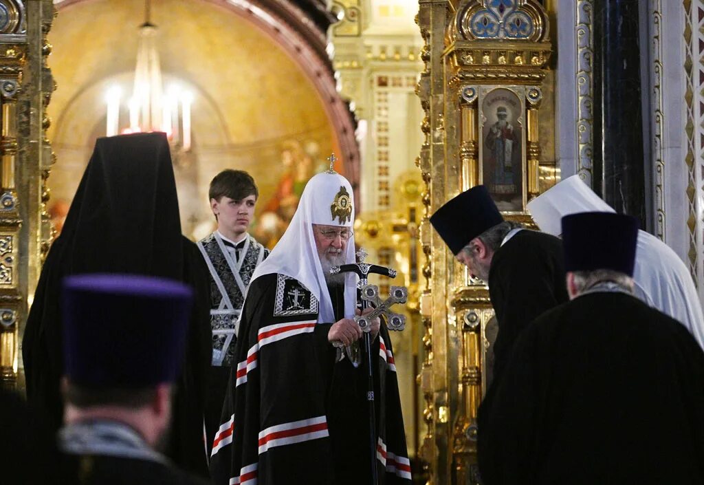 Чин прощения сколько идет. Прощеное воскресенье храм Христа Спасителя.