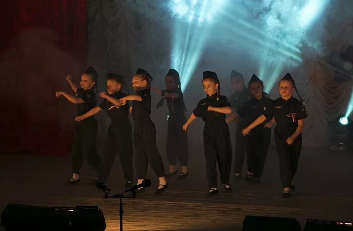 танец для мальчиков на 23 февраля. детский танец пилоты. костюм для танца летчики. хореографический коллектив вдохновение. детский танец пилоты.