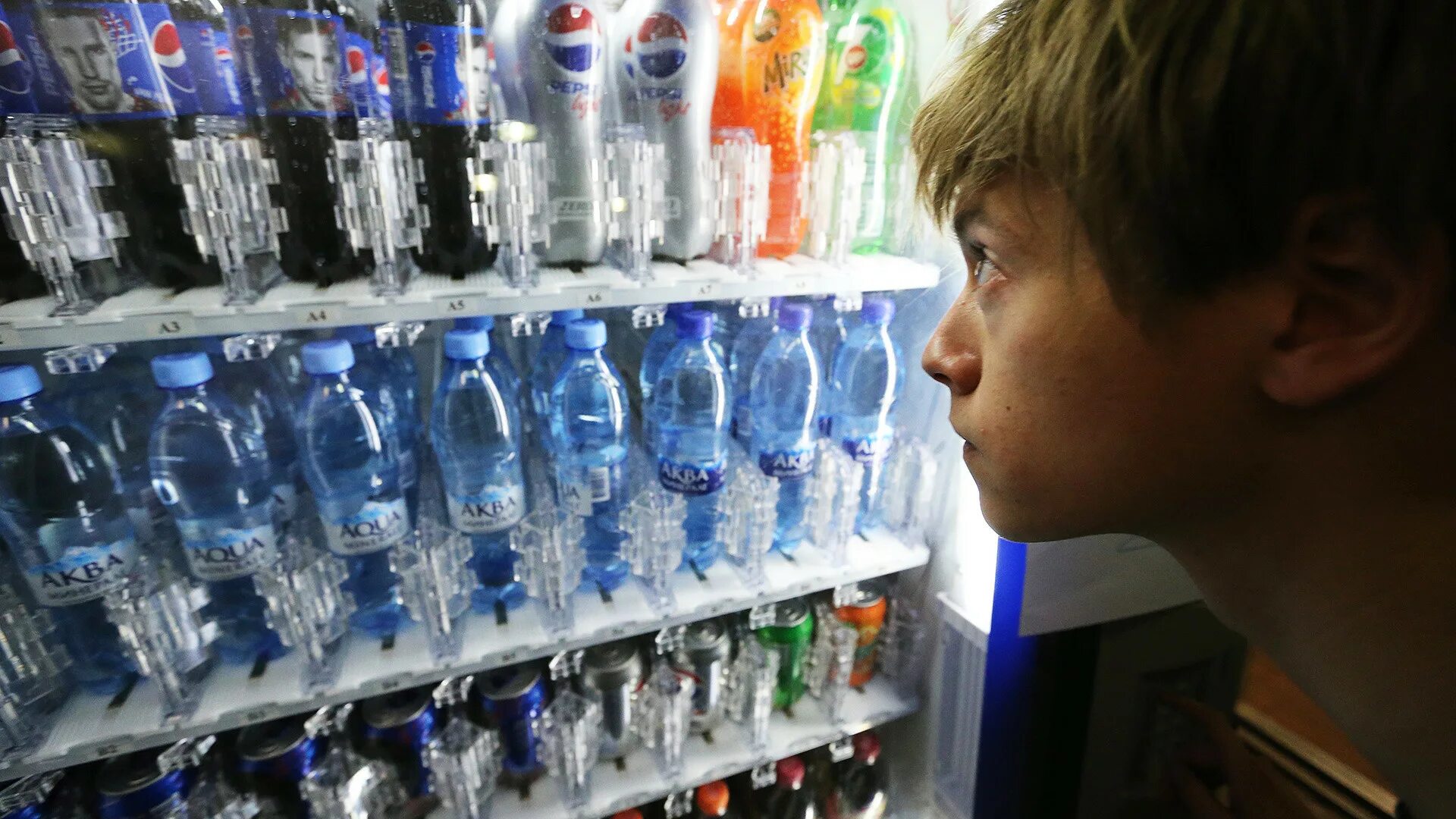 Monster beverage. Энергетики продают с 16. Энергетик в плохом качестве. Запрет энергетических напитков. Алкогольные энергетики запретили.