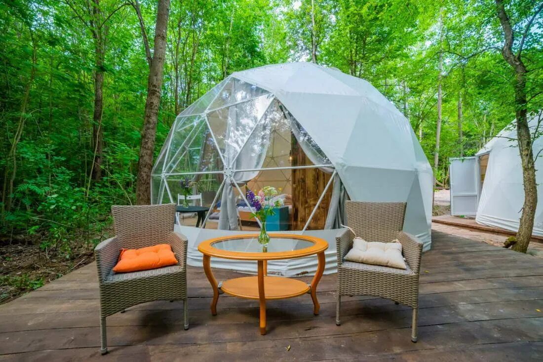 Глэмпинг под небом подмосковье. Глэмпинг парадайз. Глэмпинг дискавери кольский. Глэмпинг подворье. Глэмпинг великий новгород юрьевское подворье.