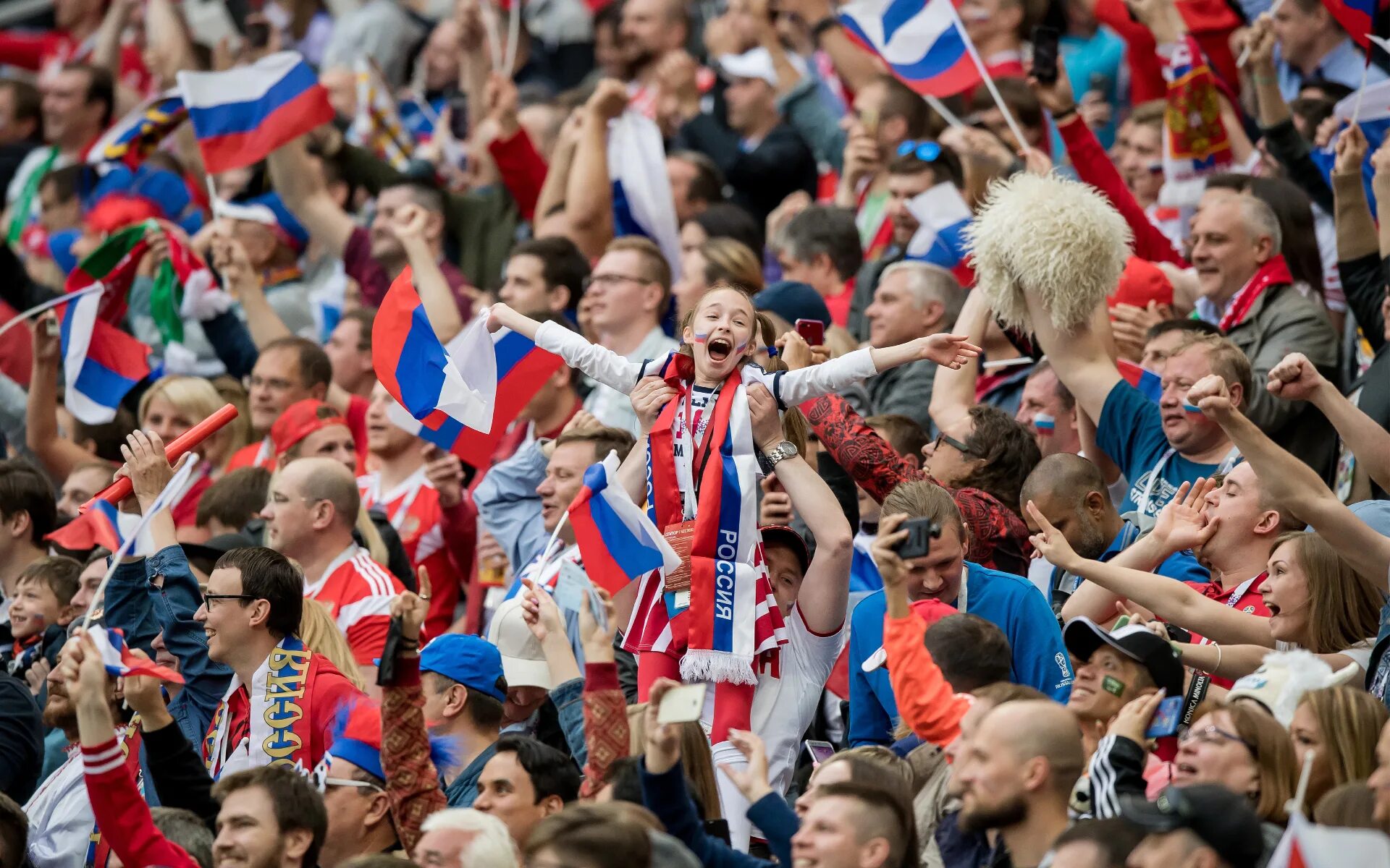 Russian fan. Футбольные болельщики. Футбольные фанаты. Русские болельщики. Российские футбольные фанаты.