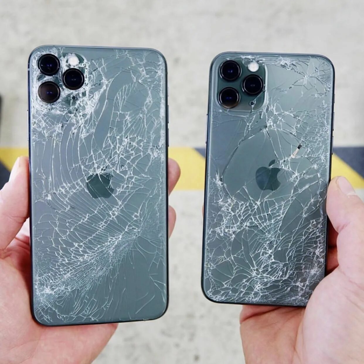 Разбил айфон 13. Разбит экран iphone 11 Pro Max. Разбитый iphone 11 Pro. Разбитый айфон 12 Промакс экран. Разбитый айфон 13.