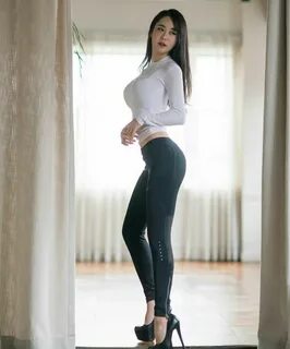 Азиатки в лосинах