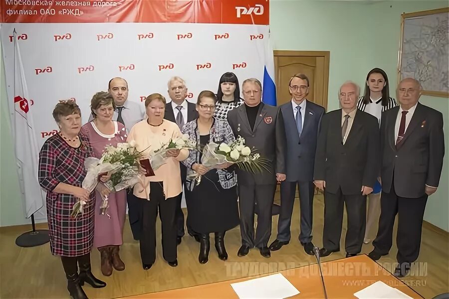 Главный инженер орловско курского отделения. Электричка орел курск. Петергоф электричка. Владивосток. Кобзарь юрий серафимович орловско-курское отделение.