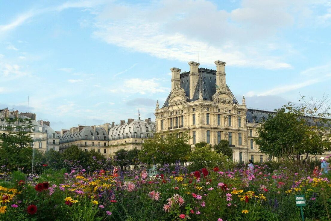 Замок Руан и Довиль. Франция летом. Париж летом. Город Франция летом.