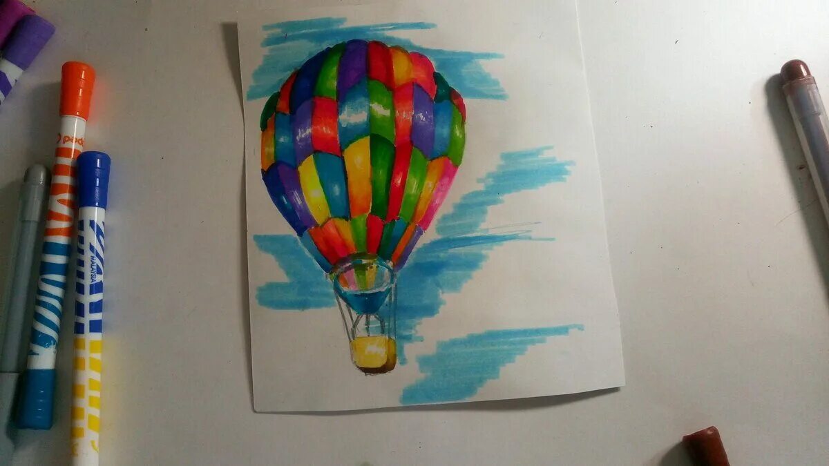 Елочные шары фломастерами. Рисунки на яйцах фломастерами. Смешные рожицы на шариках. Рисунок на шарике фломастером. Рисунки на шарике маркером.