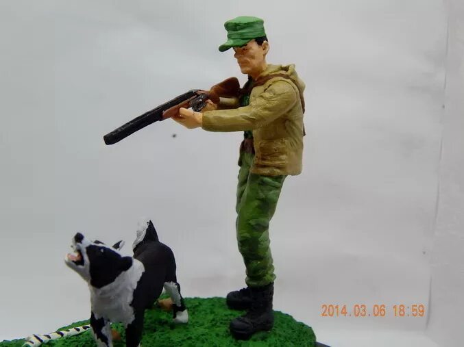 Слепить охотника. Фигурка охотника с ружьем. статуэтка охотник с ружьем. игрушечные фигурки охотников. охотник из пластилина.