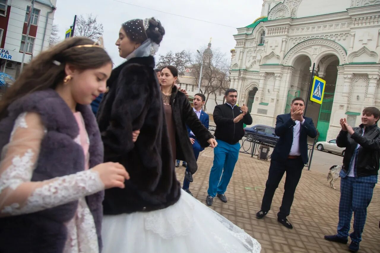 Первая брачная ночь у цыган в 14. Брачная ночь у цыган. первая брачная ночь у цыган. свадебные обычаи цыган. цыганская свадьба простыня.