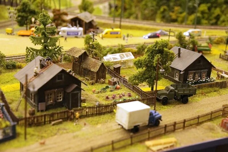 диорама деревенский домик. настольная миниатюра деревенька. макет русской деревни. миниатюра в деревне. макет деревенского домика.