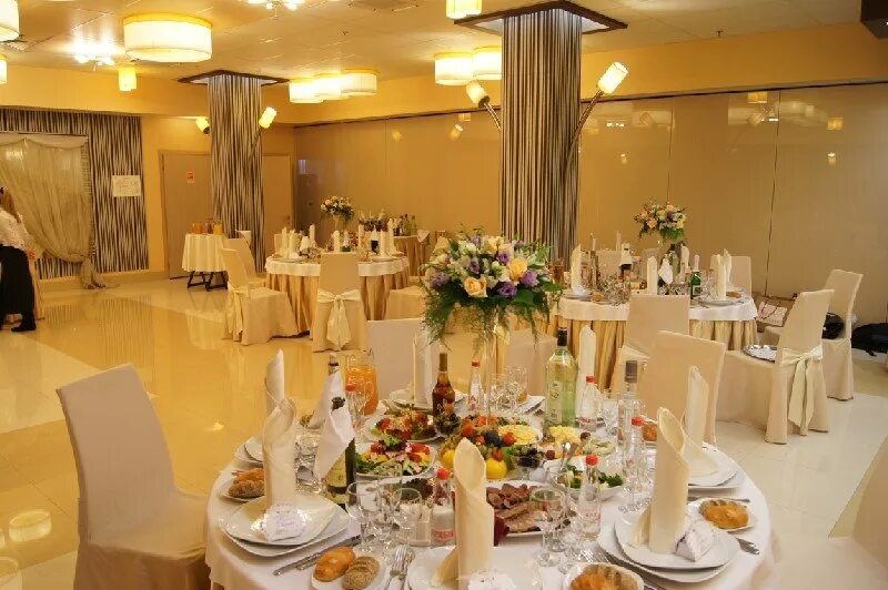 Зал вега малая. Банкетный зал московский вега. Гостиница вега измайлово ресторан. Вега измайлово банкетный зал. Вега трансформер зал.