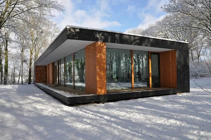 Contemporary House In England Built Around An Enclosed Courtyard Country modern 