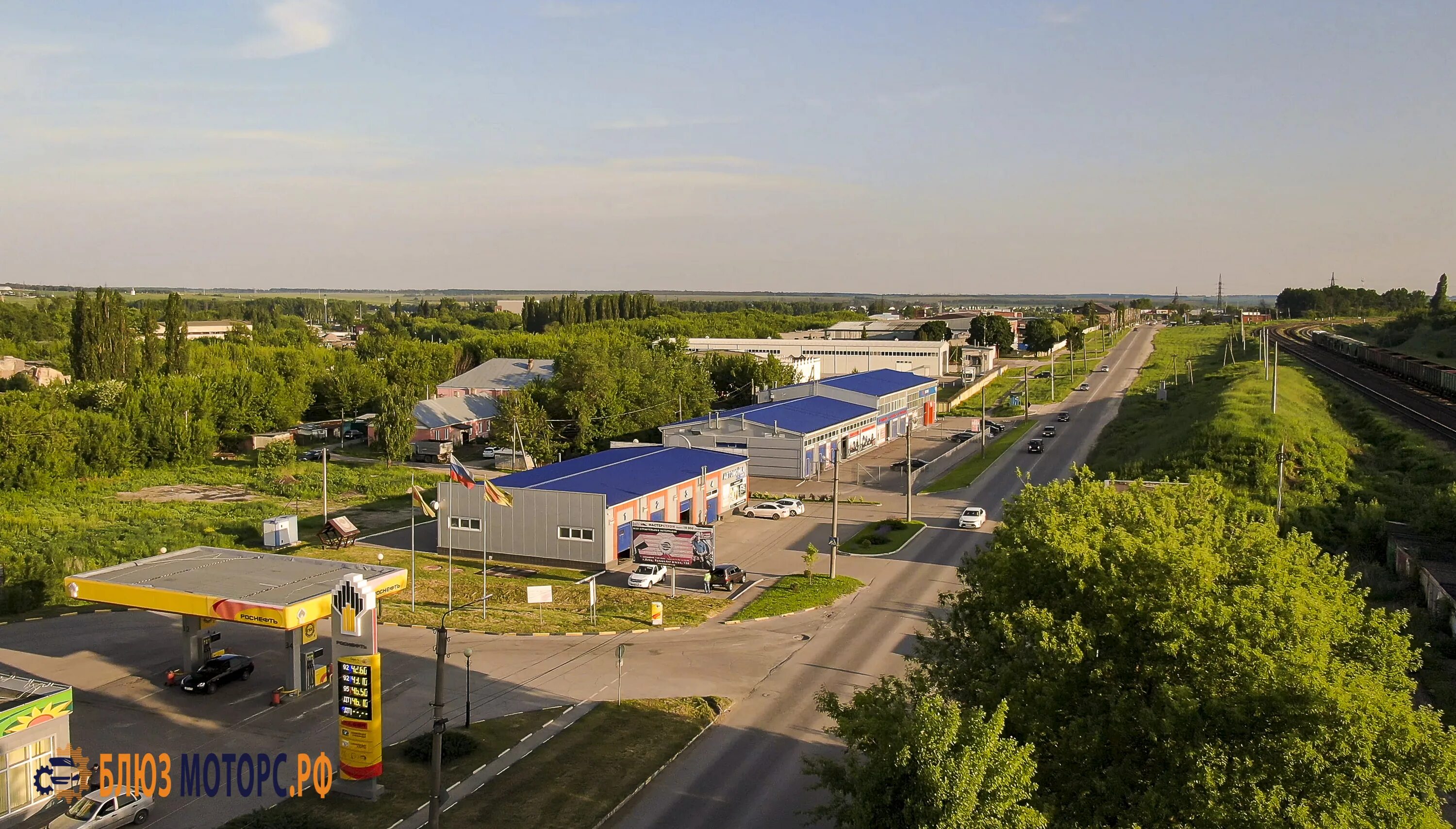 Автотехцентр Блюз моторс на Промышленной улице 106А в городе Елец