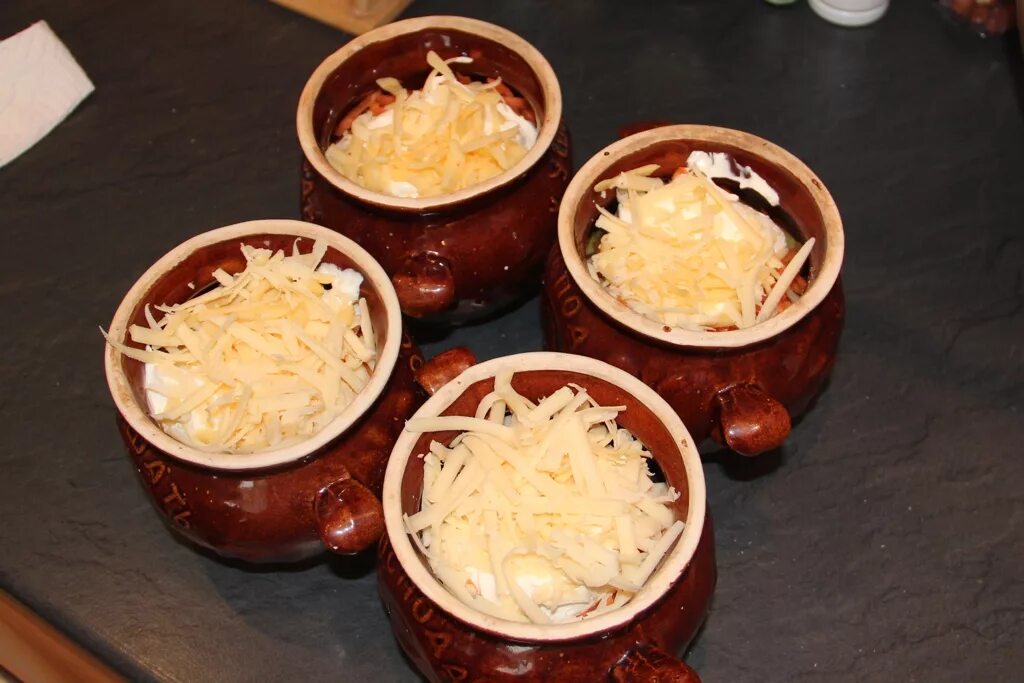 курица с овощами в горшочке в духовке.