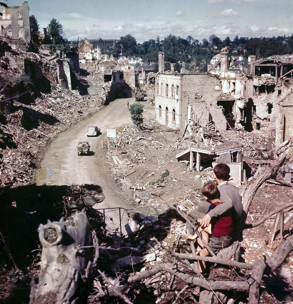 Франция после 2 мировой. Руины нормандии 1944. битва за сен ло 1944. сен ло франция 1944. разрушенная франция после второй мировой войны.