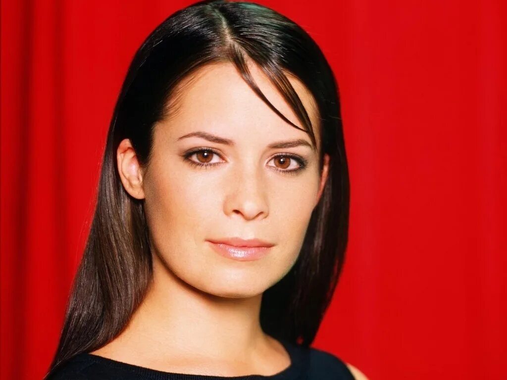 Зачарованные 1998-2006. Роуз макгоуэн в сериале зачарованные. Пайпер актриса зачарованных. Актрисы зачарованы. Зачарованные пайпер.