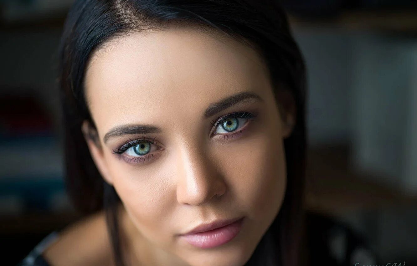 Angelina Petrova. Angelina Petrova взгляд. Голубые глаза чехов