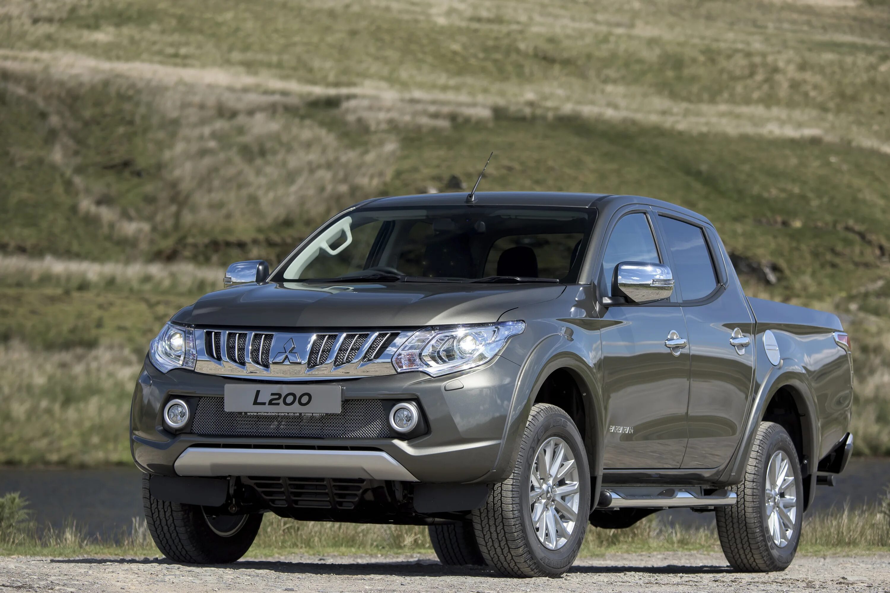 Ниссан мицубиси. Mitsubishi l200. Мицубиси л200. Мицубиси л200 2016. L200 2016.