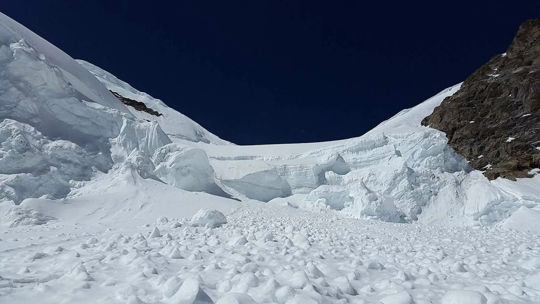 Лавина в красной поляне. Лавина это определение кратко. Avalanche. Сход лавины в горах. Лавина это определение.