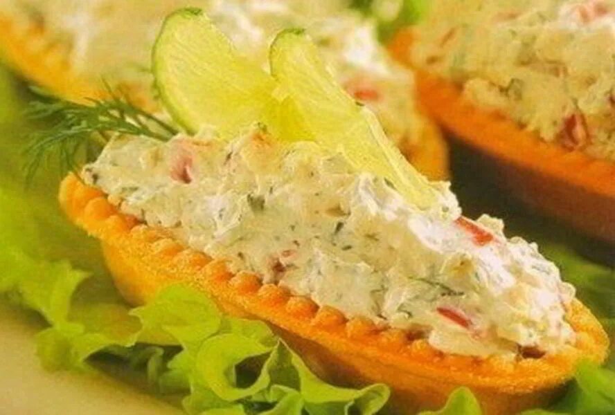 Мини закуски. Кабачковые рулетики пальчики оближешь. Рецепт острых закусок. Помидоры по корейски. Пикантные закуски.