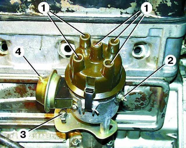 Зажигание двигателя 402 карбюратор. Трамблёр ГАЗ 3110 402 двигатель. Зажигания проводов УАЗ 402 двигатель. ГАЗ 3110 распределитель зажигания. УАЗ 421 распределитель зажигания.