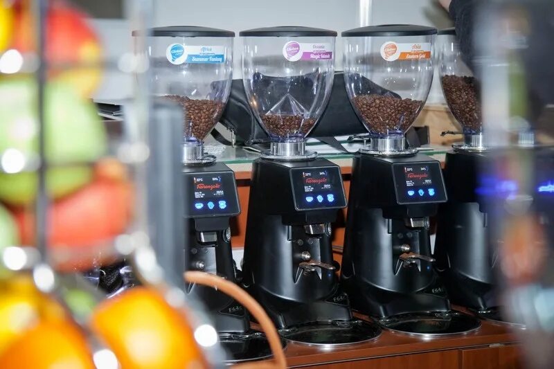 Coffee id. Globus coffee. глобус кофе кофейня. кофе вкусный глобус. кофе аппарат globus гипермаркет.