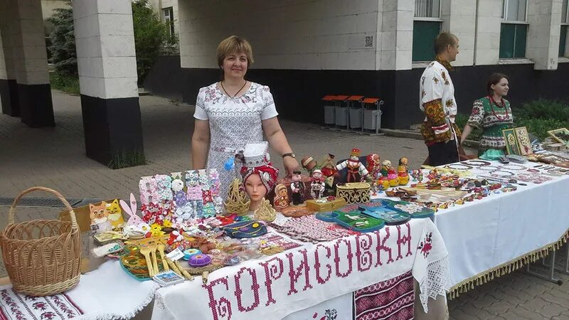 Борисовский сайт белгородская. Борисовские промыслы. Творчество Борисовских Мастеров фото. Борисовские мастера. Фото дом ремёсел Борисовка Белгородской.