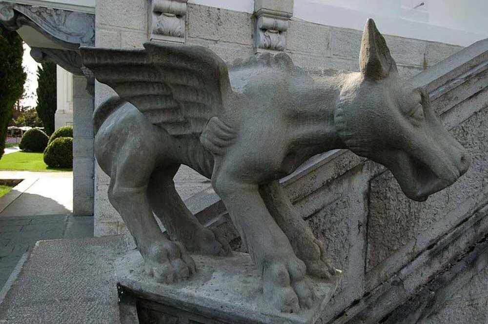 статуя химеры. химеры собора парижской богоматери. статуя химеры. статуя химеры. собор парижской богоматери горгульи.
