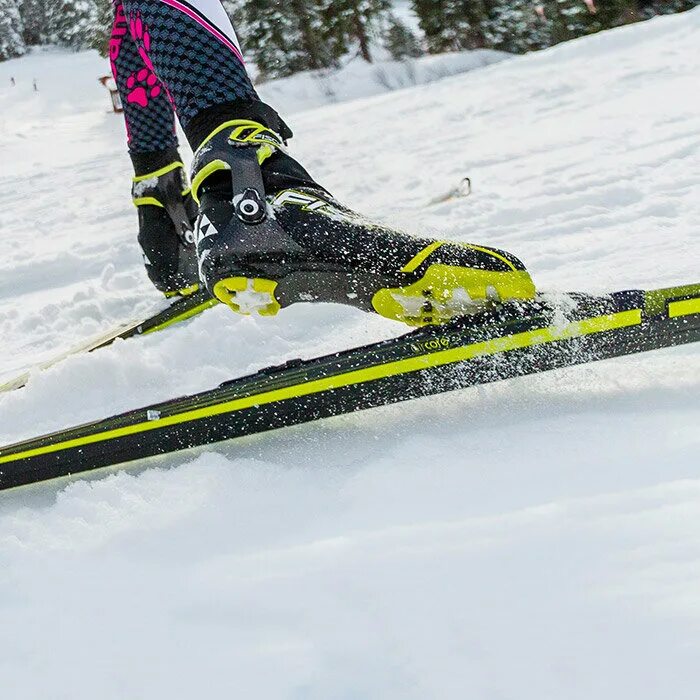 Беговые лыжи спорт. Fischer лыжи pro pro. Лыжи сумит фишер. Лыжная форма фишер. Обзор беговых лыж.