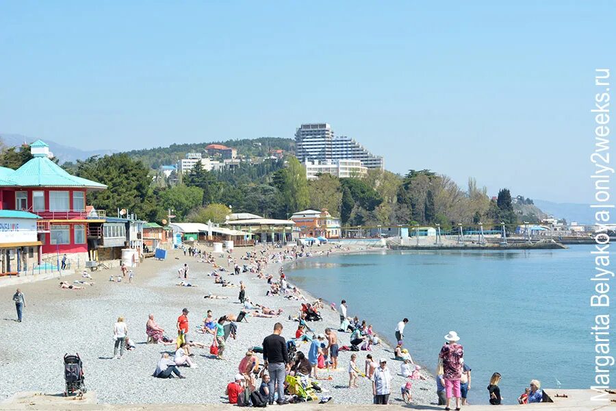 Окрестность алушты. Город Алушта достопримечательности. Алушта Alushta достопримечательности. Алушта. Ротонда на набережной. Алушта- курорт памятник.