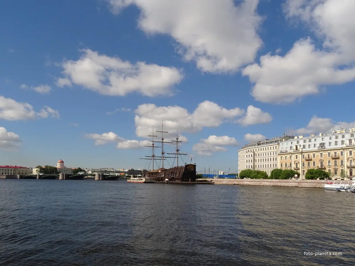 Мытнинская набережная. Мытнинская набережная. Мытнинская набережная санкт петербург. Мытнинская набережная санкт петербург. Вид на неву с мытнинской набережной.