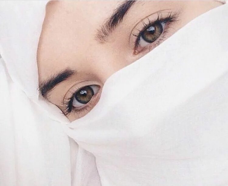 Красивая паранджа. Девушка в хиджабе глаза. Глаза девушки в хиджабе. Арабская мода никаб. Глаза девушки в хиджабе.