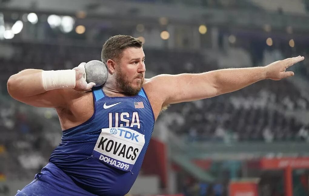 Метания ядра мужчины. Метание ядра в легкой атлетике. Толкание ядра в легкой атлетике. Метания ядра мужчины. Метания ядра мужчины.