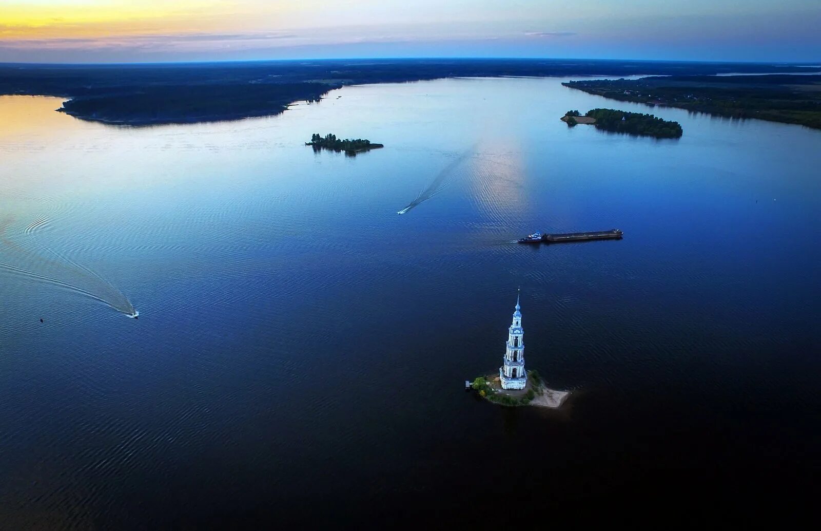 Волга Рыбинское водохранилище. Калязин Рыбинское водохранилище. Угличское водохранилище Калязин. Остров Центральный Рыбинское водохранилище. Рыбинское водохранилище места