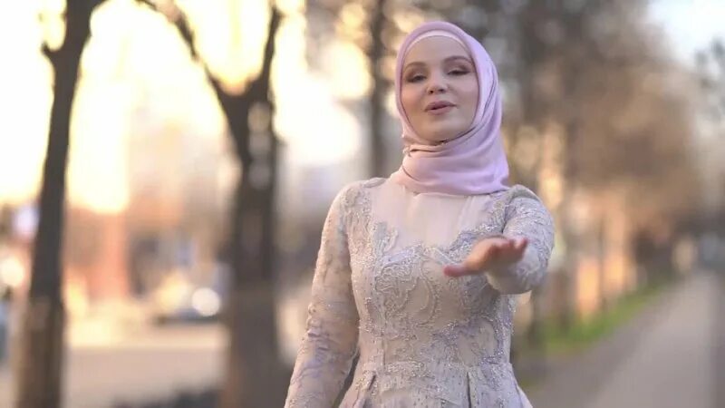 Седа чечня. Седа сулейманова чечня. седа сулейменова чечня. ума мерзаева. чеченка в клипе.
