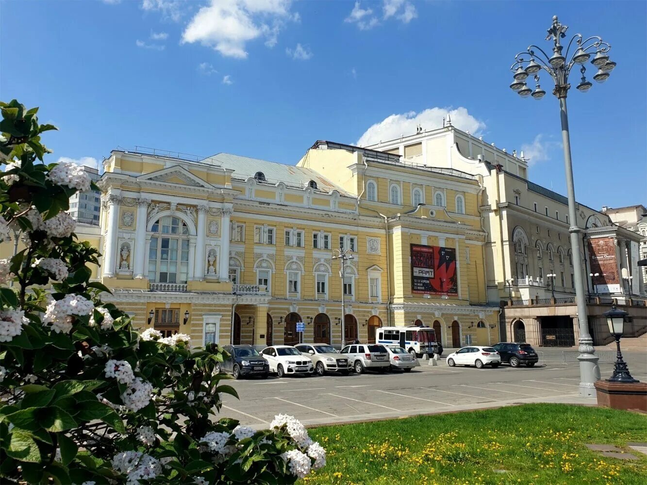 Театральная площадь РАМТ. Московский театр РАМТ. Молодежный театр РАМТ. Российский Академический молодёжный театр Москва.