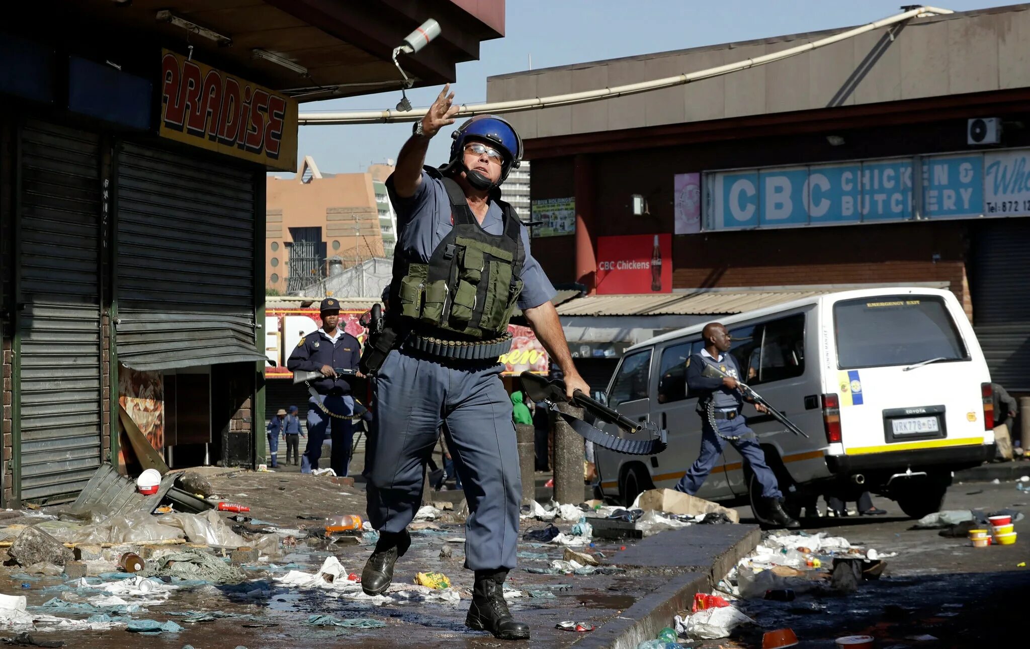 Йоханнесбург 1994. Йоханнесбург гетто. Полиция Йоханнесбурга. ЮАР Йоханнесбург. Юар что произошло
